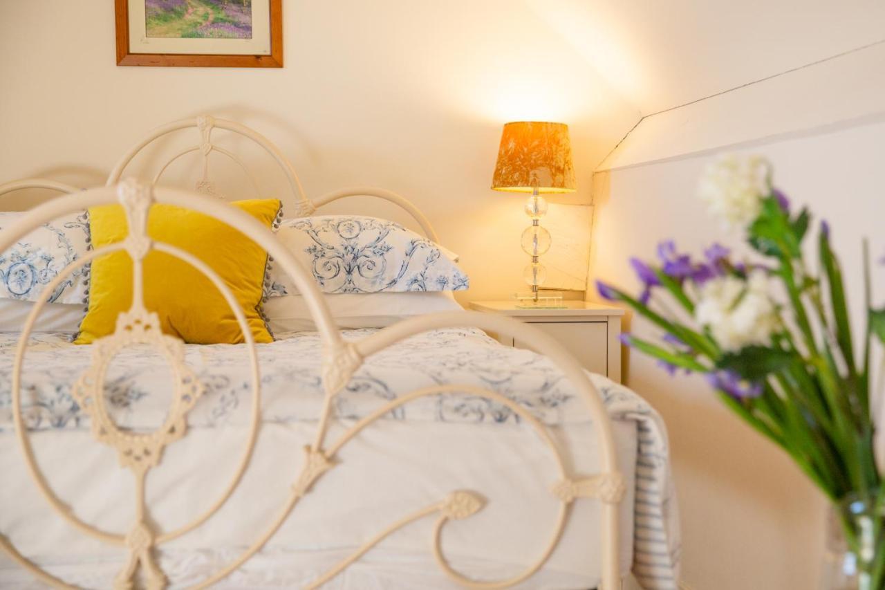 Higher Weddicott Barn Holiday Cottage - Self Catering แชกฟอร์ด ภายนอก รูปภาพ